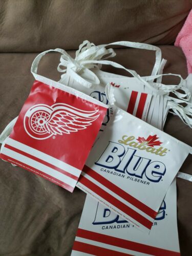 Labatt Blue/ Redwing Hockey String Banner