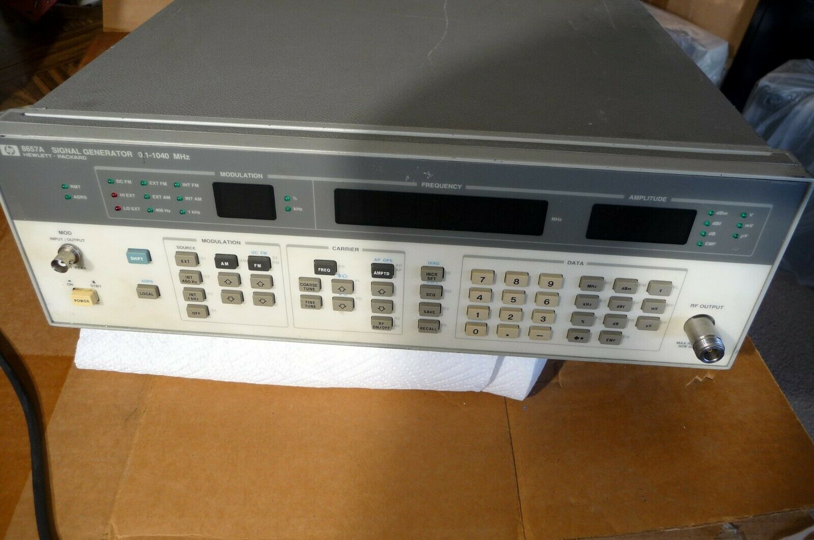 Agilent Hp 8657a  Opt 001 Signal Generator With High Stability Timebase Option